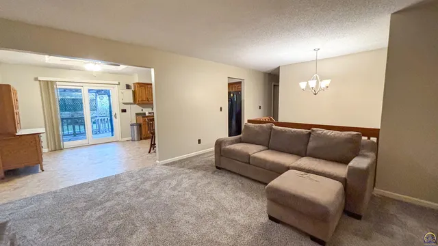 $237,000 | 3100 Southeast Eveningtide Way, Topeka, KS 66605