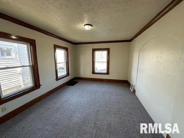 $1,500 | 2215 North Wisconsin Avenue, Peoria, IL 61603