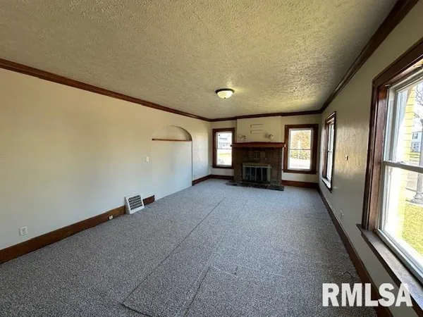 $1,500 | 2215 North Wisconsin Avenue, Peoria, IL 61603