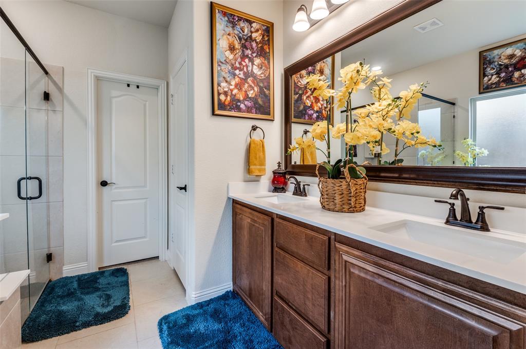 3822 Myrtle Way Kaufman, TX 75142 - Photo 21 of 39 a kitchen with sink and window