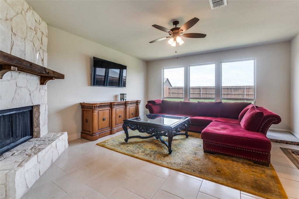 3822 Myrtle Way Kaufman, TX 75142 - Photo 9 of 39 a living room with furniture fireplace and a window