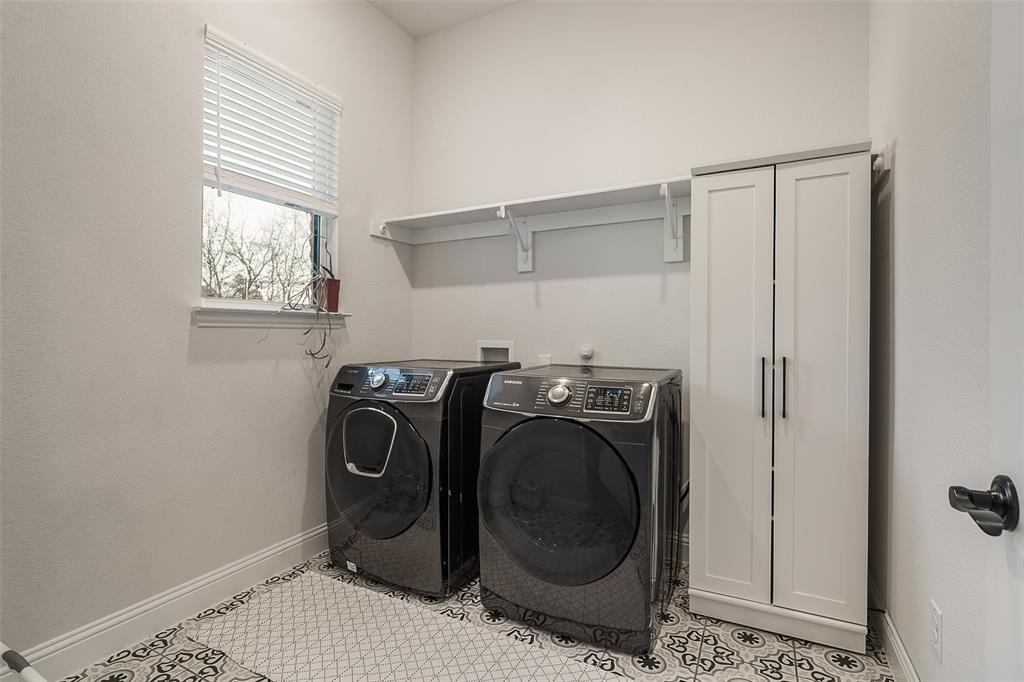1843 Granite Way Van Alstyne, TX 75495 - Photo 10 of 39 a utility room with dryer and washer