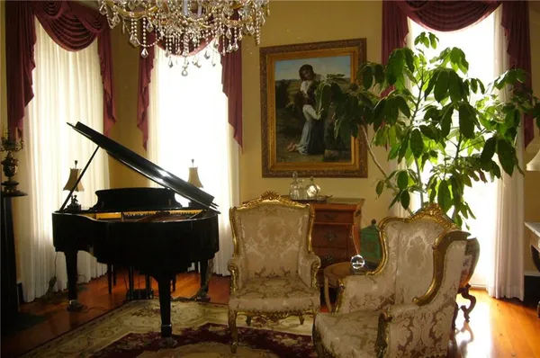 $675,000 | 206 South Doctor Martin Luther King Street, Natchez, MS 39120