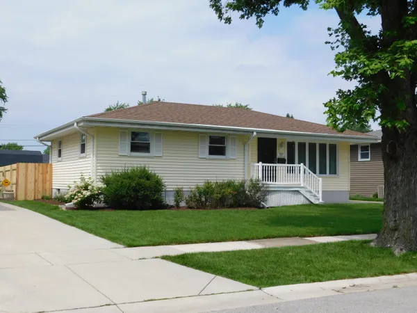 $329,900 | 707 212th Street, Dyer, IN 46311