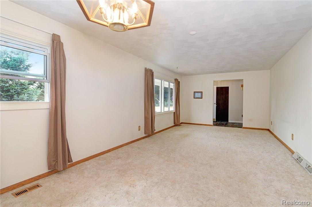 1362 Brogan Road Stockbridge, MI 49285 - Photo 12 of 36 Family Room