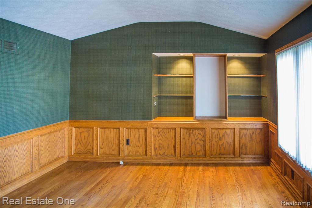 673 Augusta Drive Rochester Hills, MI 48309 - Photo 7 of 36