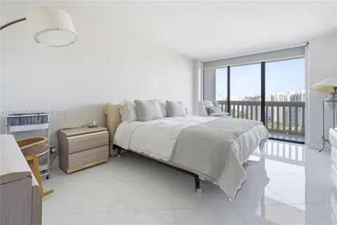 $669,000 | 1000 West Island Boulevard, Unit 2806, Aventura, FL 33160