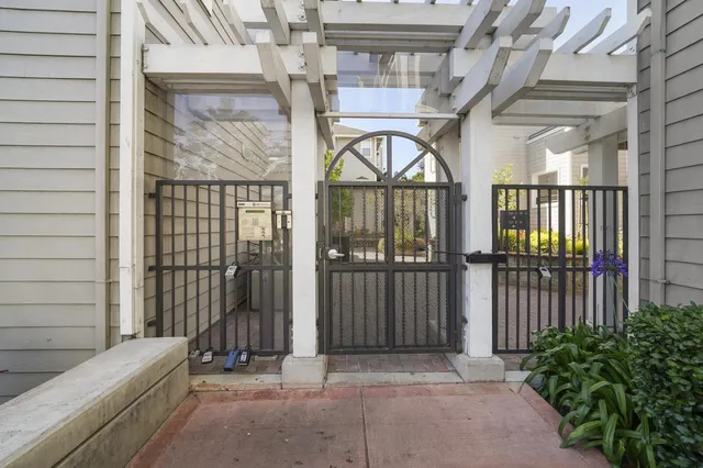 a picture of city view