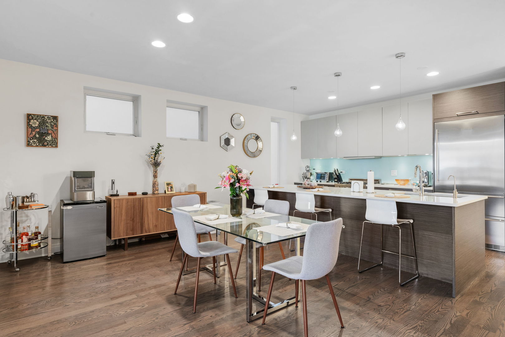 933 West George Street, Unit 1N Chicago, IL 60657 - Photo 11 of 30 a view of a dining room with furniture