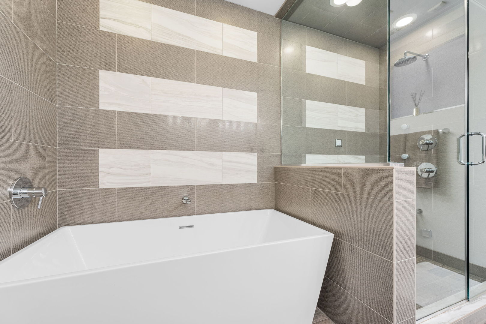 933 West George Street, Unit 1N Chicago, IL 60657 - Photo 22 of 30 a bathroom with a bathtub and shower