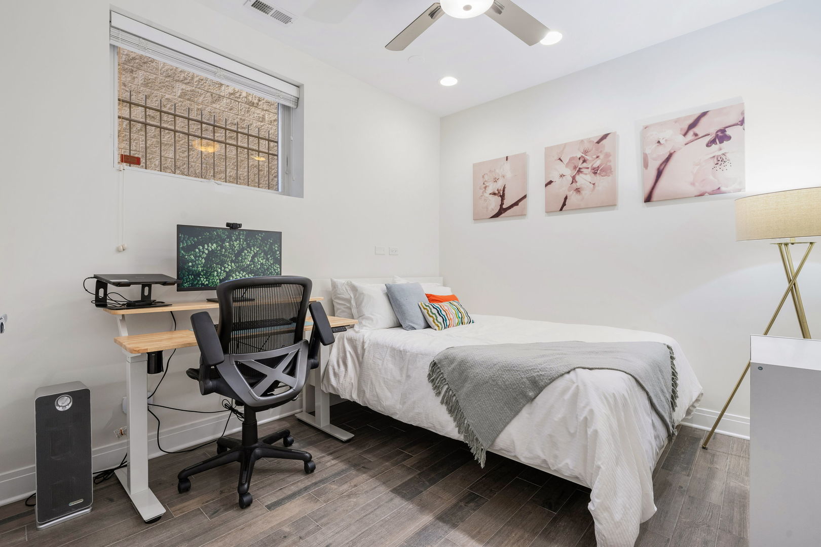 933 West George Street, Unit 1N Chicago, IL 60657 - Photo 24 of 30 a bedroom with a bed and a desk