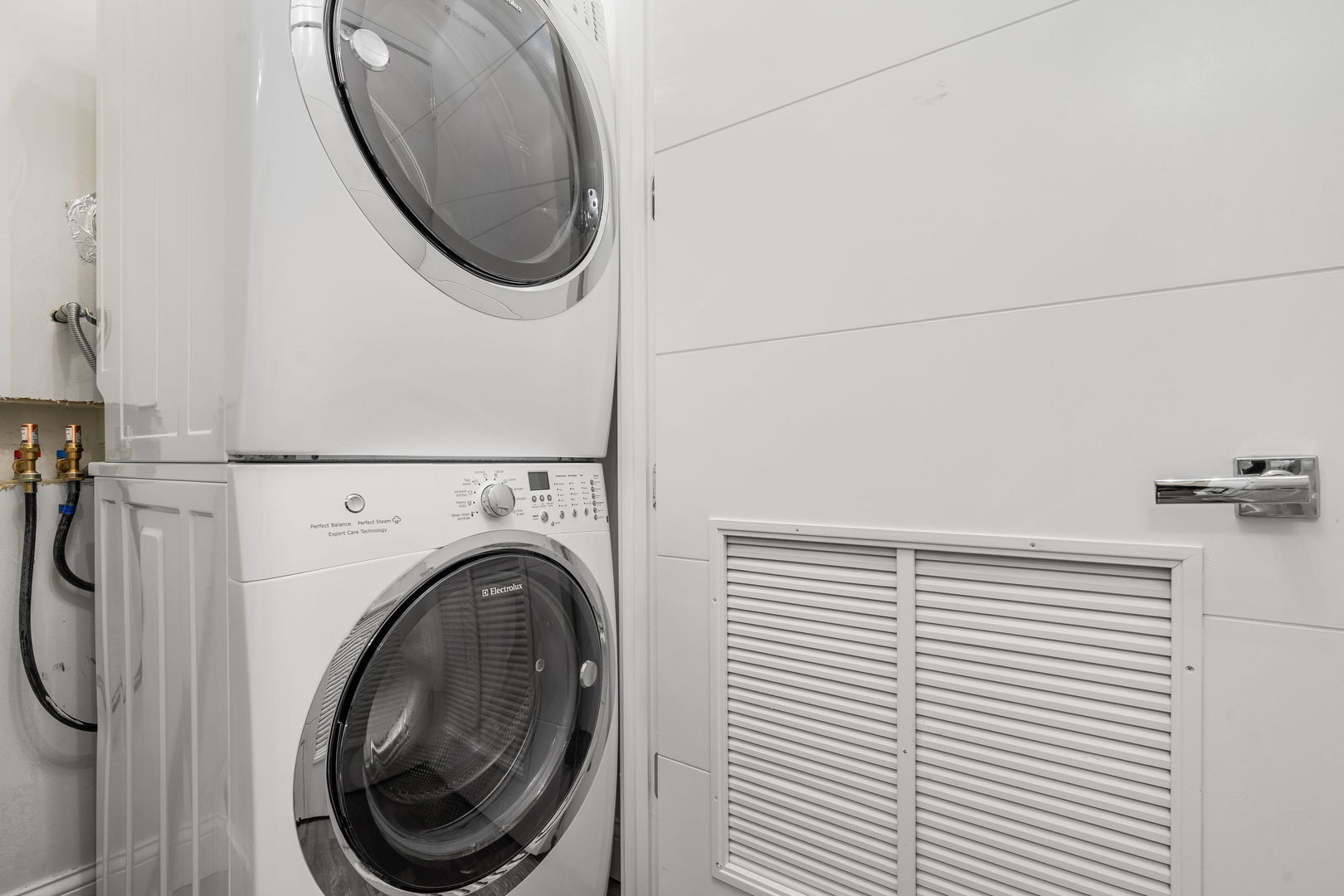 933 West George Street, Unit 1N Chicago, IL 60657 - Photo 26 of 30 a close up view of a washer and dryer