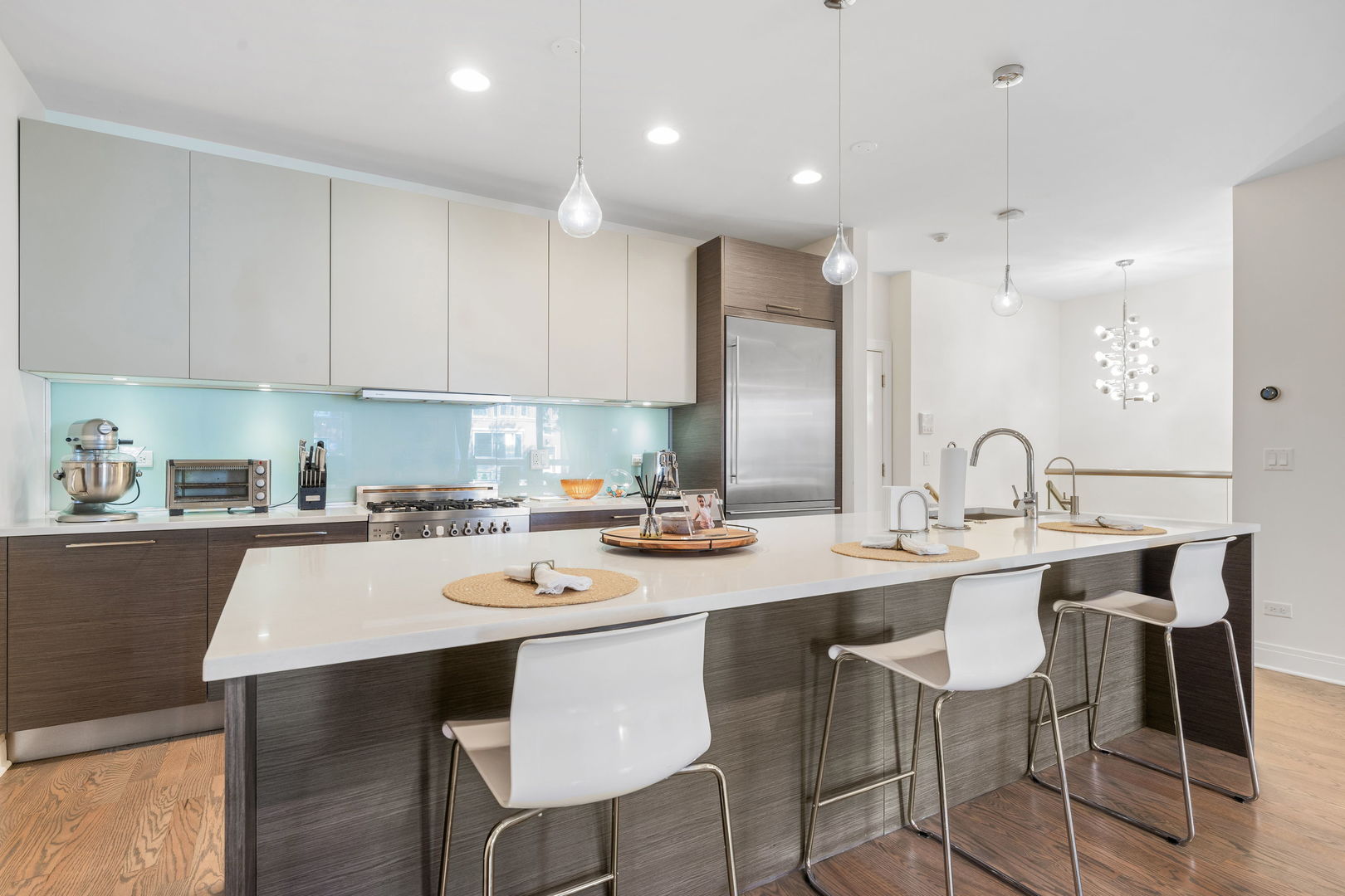933 West George Street, Unit 1N Chicago, IL 60657 - Photo 5 of 30 a kitchen with a sink and chairs