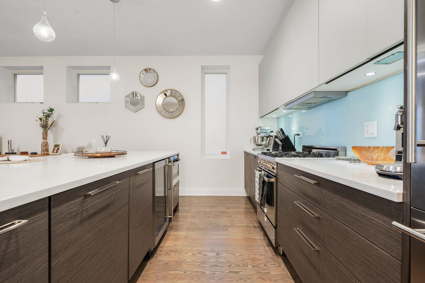 933 West George Street, Unit 1N Chicago, IL 60657 - Photo 6 of 30 a kitchen with granite countertop a sink and cabinets