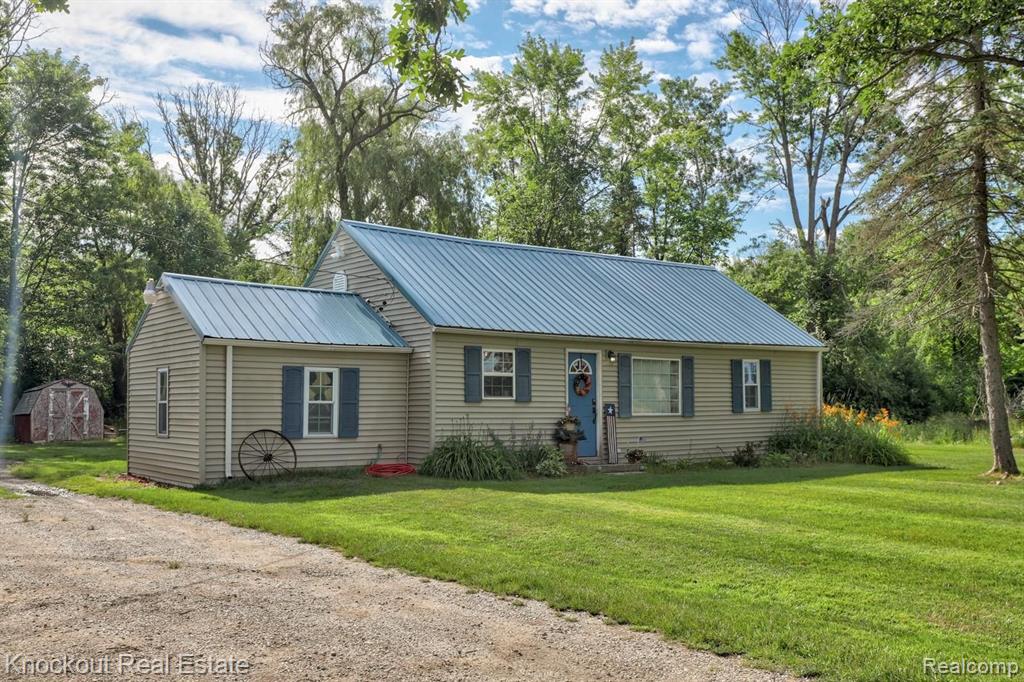 10061 Maple Road Birch Run, MI 48415 - Photo 4 of 32