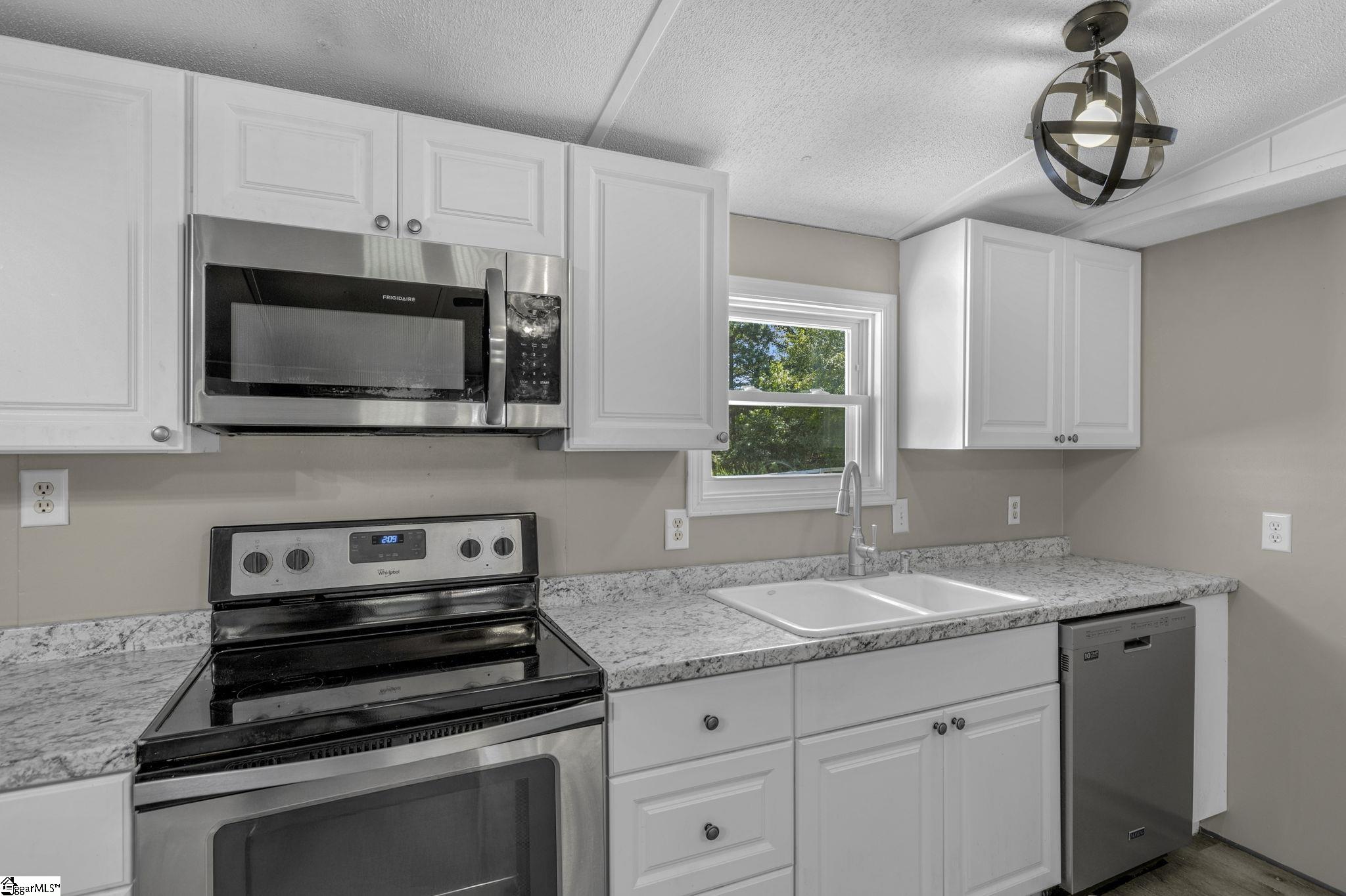 352 Riggins Road Pickens, SC 29671 - Photo 11 of 36