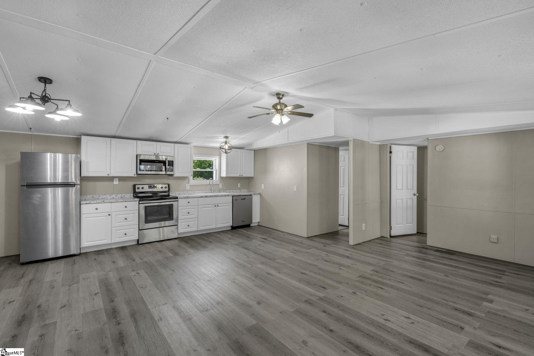 352 Riggins Road Pickens, SC 29671 - Photo 6 of 36