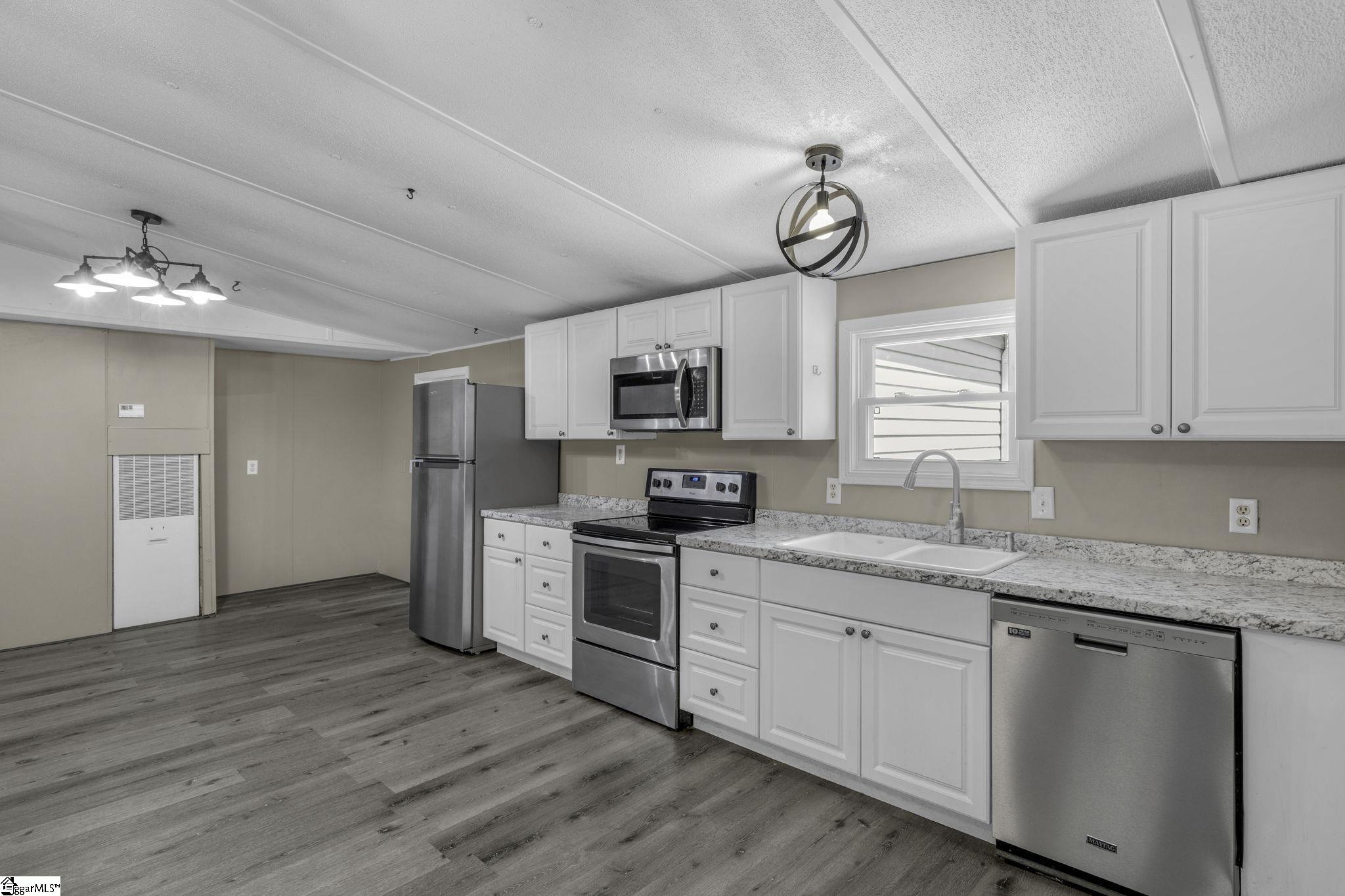 352 Riggins Road Pickens, SC 29671 - Photo 10 of 36