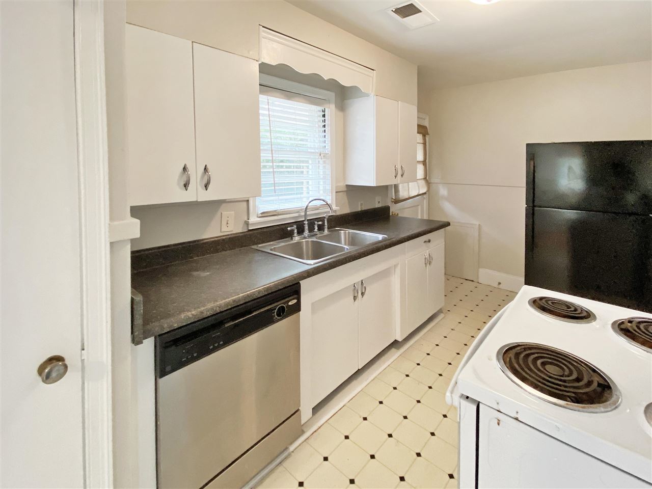 1283 Colonial Road Memphis, TN 38117 - Photo 11 of 22