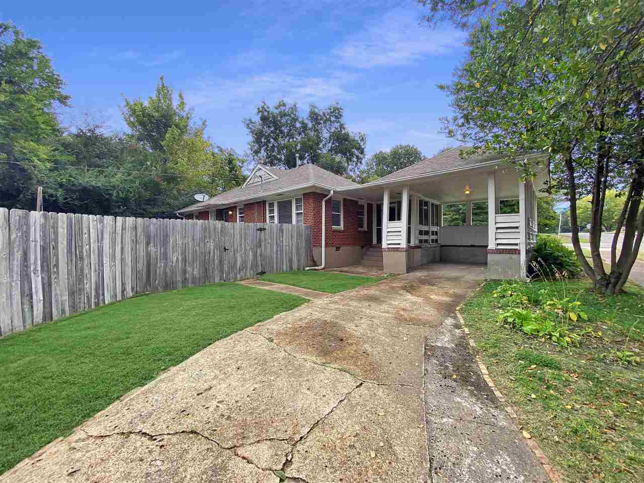 1283 Colonial Road Memphis, TN 38117 - Photo 3 of 22