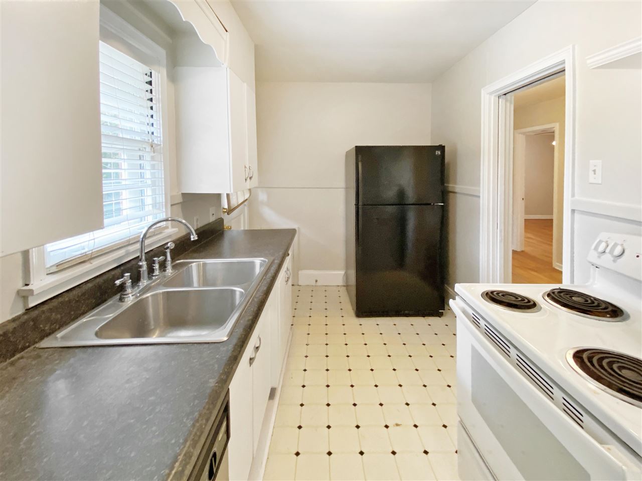 1283 Colonial Road Memphis, TN 38117 - Photo 10 of 22