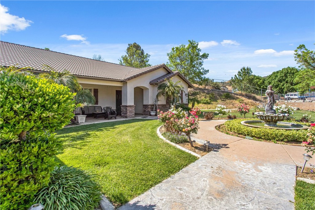 9841 Kehl Canyon Road Beaumont, CA 92223 - Photo 7 of 57 a view of a house with swimming pool and sitting area