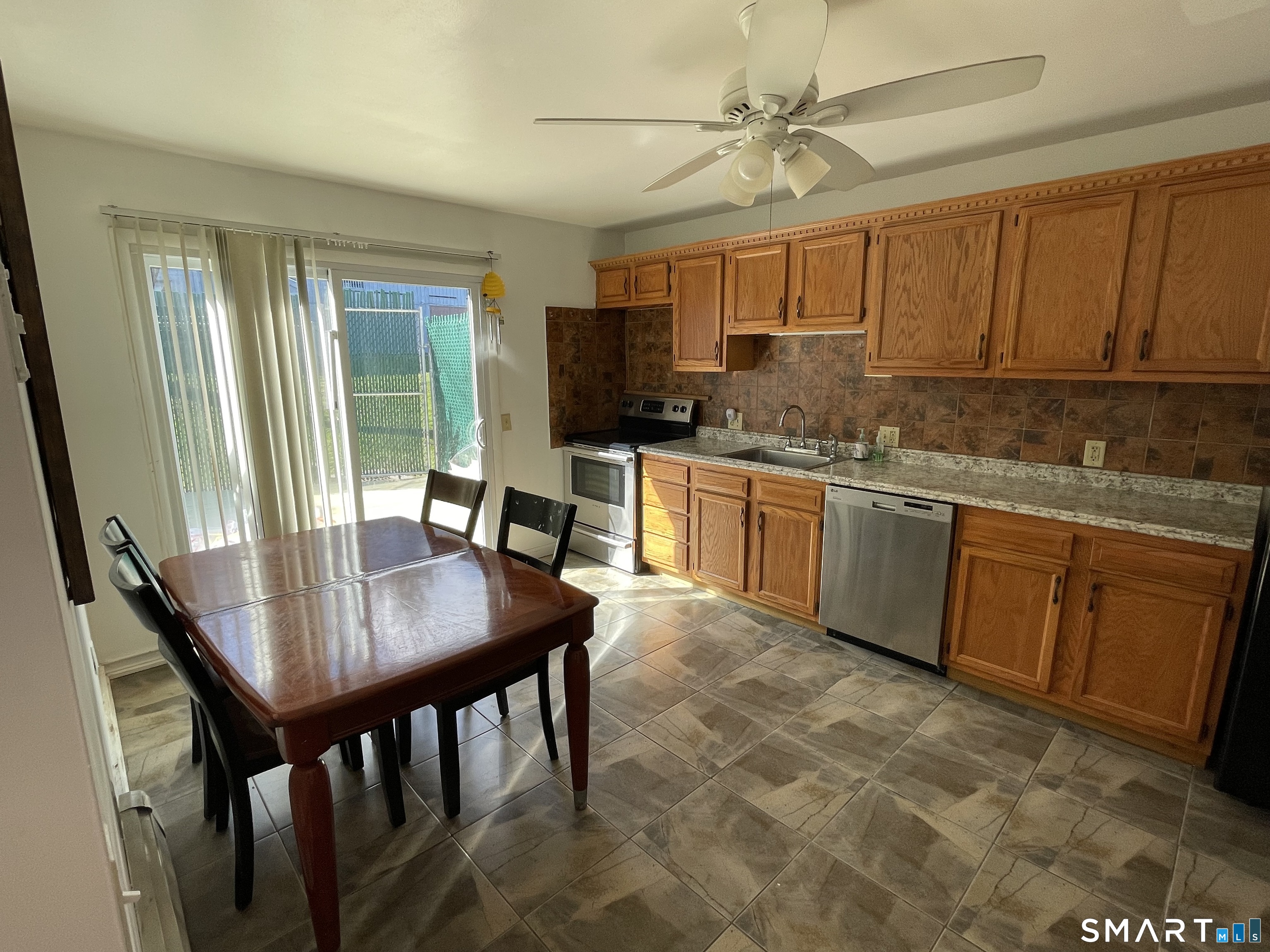 90 Wakelee Road, Unit 20 Waterbury, CT 06705 - Photo 3 of 20