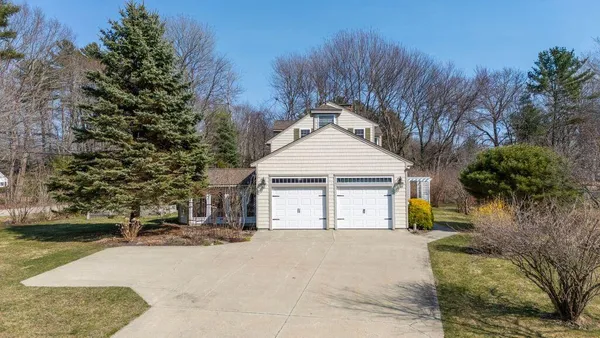 $925,000 | 2 Courtlynn Circle, Saco, ME 04072