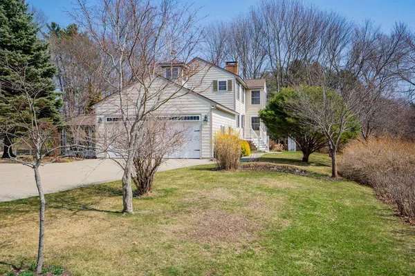 $925,000 | 2 Courtlynn Circle, Saco, ME 04072