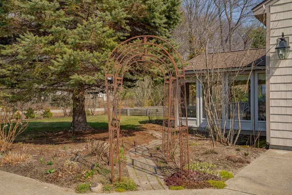 $925,000 | 2 Courtlynn Circle, Saco, ME 04072