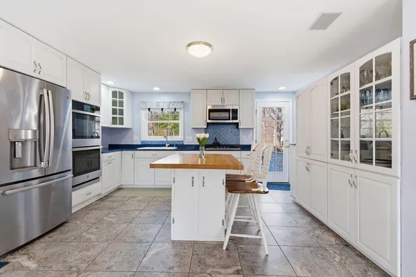 $925,000 | 2 Courtlynn Circle, Saco, ME 04072