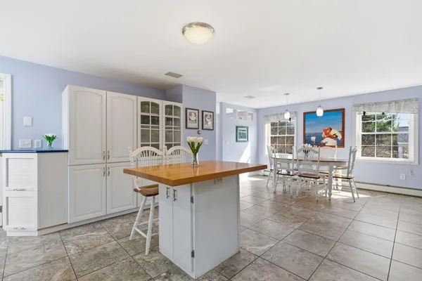 $925,000 | 2 Courtlynn Circle, Saco, ME 04072
