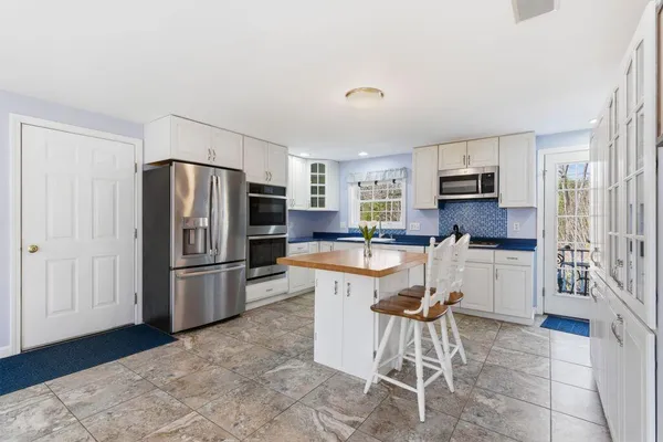 $925,000 | 2 Courtlynn Circle, Saco, ME 04072