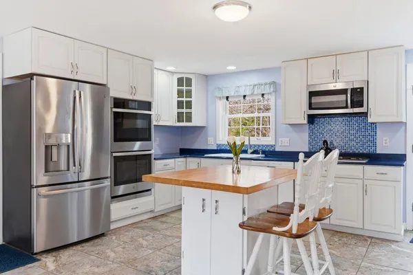 $925,000 | 2 Courtlynn Circle, Saco, ME 04072