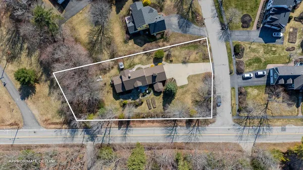 $925,000 | 2 Courtlynn Circle, Saco, ME 04072