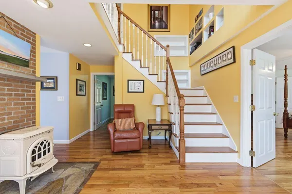 $925,000 | 2 Courtlynn Circle, Saco, ME 04072