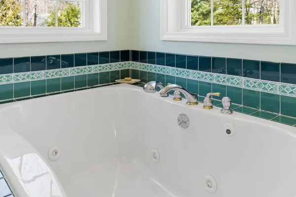 $925,000 | 2 Courtlynn Circle, Saco, ME 04072