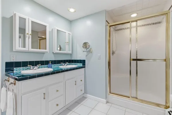 $925,000 | 2 Courtlynn Circle, Saco, ME 04072