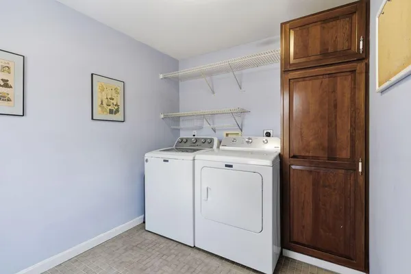 $925,000 | 2 Courtlynn Circle, Saco, ME 04072