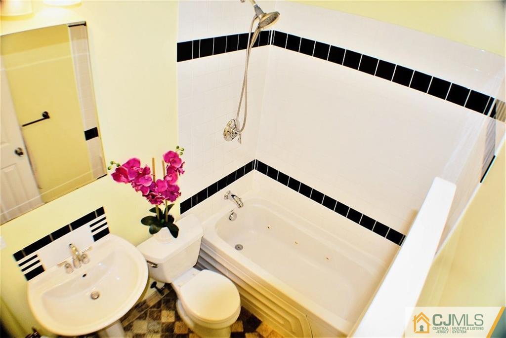 209 Kendall Road Kendall Park, NJ 08824 - Photo 15 of 21 Gallery Image 15