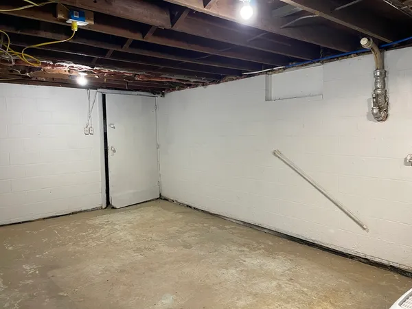 a view of utility room