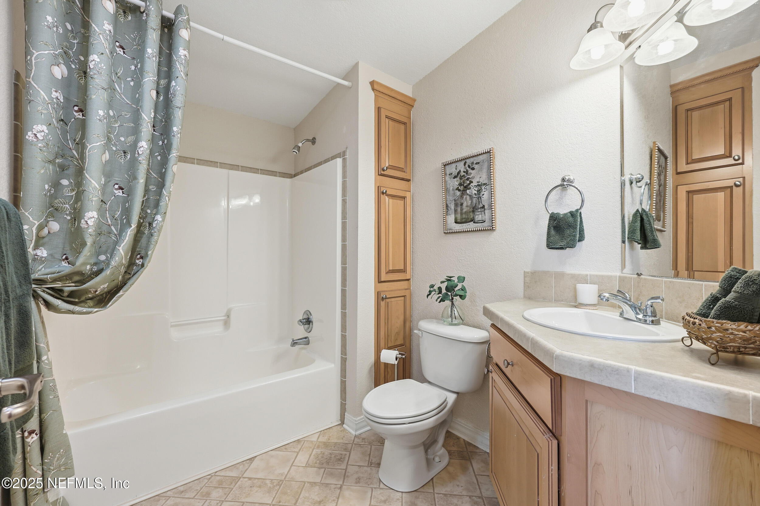 112 Waterside Avenue Satsuma, FL 32189 - Photo 27 of 52 a bathroom with a sink toilet and shower
