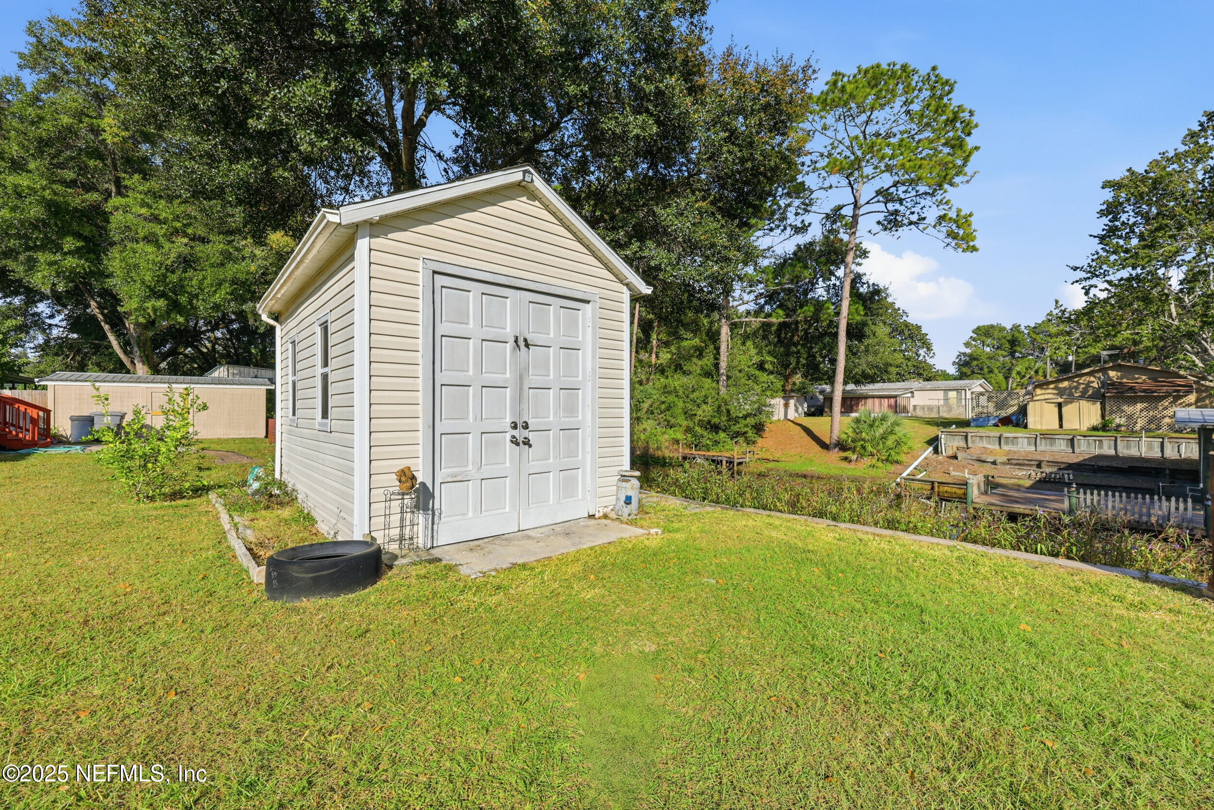 112 Waterside Avenue Satsuma, FL 32189 - Photo 37 of 52 a view of backyard with a garden and entertaining space