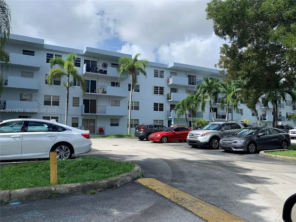 $300,000 | 1221 Southwest 122nd Avenue, Unit 207, Miami, FL 33184