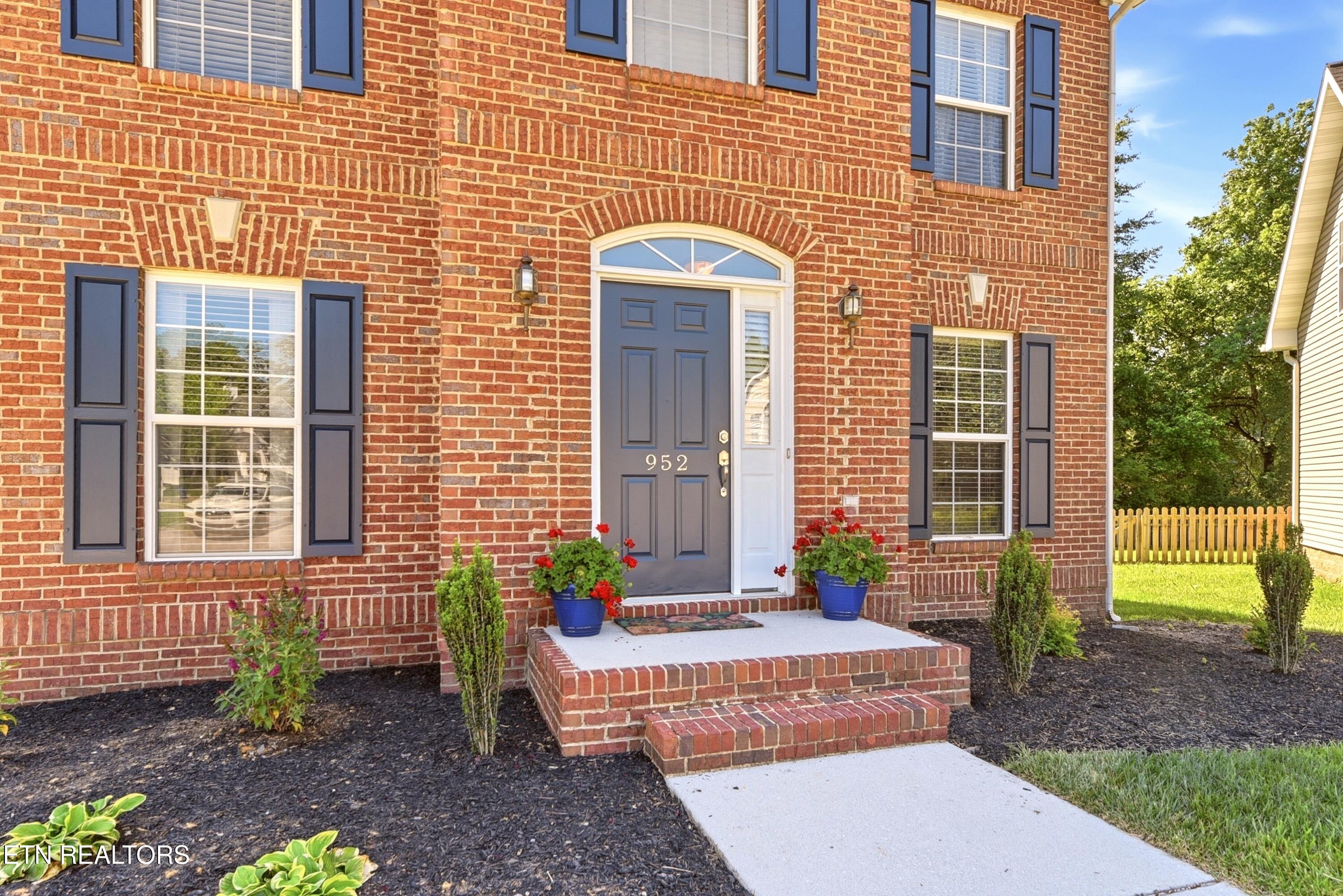 952 Station View Road Knoxville, TN 37919 - Photo 3 of 40 3-print-SttnVw952 (3)