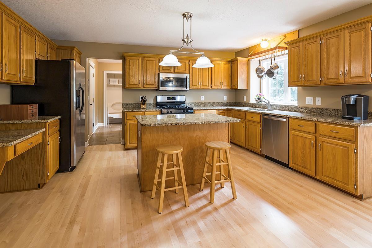 1759 Valley Ridge Place Chanhassen, MN 55317 - Photo 10 of 46 Gallery Image 10