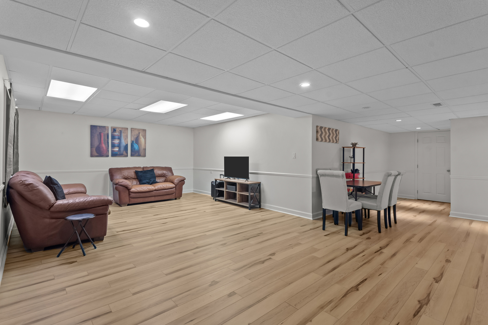 720 Newcastle Drive Lake Forest, IL 60045 - Photo 22 of 42 a living room with furniture and a wooden floor