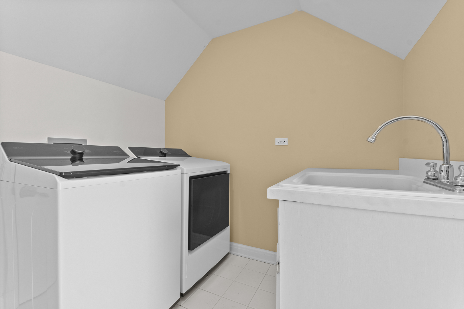 720 Newcastle Drive Lake Forest, IL 60045 - Photo 34 of 42 a utility room with dryer and washer