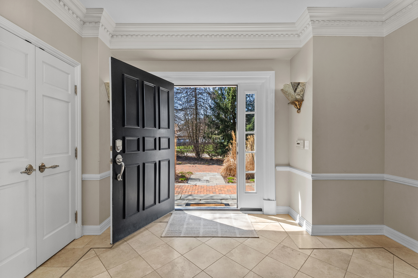 720 Newcastle Drive Lake Forest, IL 60045 - Photo 4 of 42 a view of a entryway door