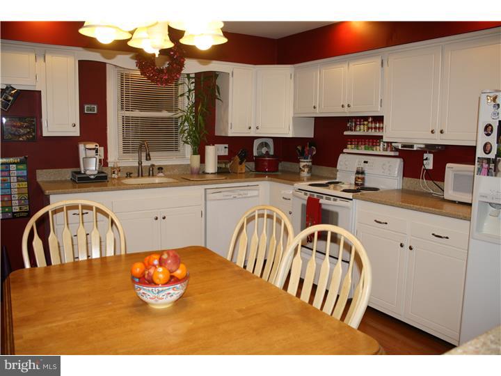 804 Sheldon Road Willow Grove, PA 19090 - Photo 5 of 15 Kitchen